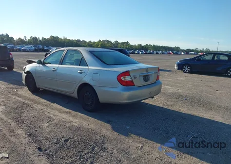 2004 Toyota Camry Le z USA, uszkodzony, nr VIN 4T1BE32K04U913250